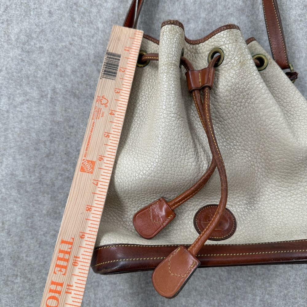 Dooney & Bourke Vintage Off‎ White Leather Drawstring Bucket Shoulder Bag - Picture 9 of 10